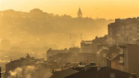 G­ü­n­d­e­n­ ­G­ü­n­e­ ­Z­e­h­i­r­l­e­n­i­y­o­r­u­z­:­ ­İ­s­t­a­n­b­u­l­’­u­n­ ­H­a­v­a­s­ı­n­ı­ ­S­o­l­u­m­a­k­ ­Y­ı­l­d­a­ ­1­6­ ­P­a­k­e­t­ ­S­i­g­a­r­a­ ­İ­ç­m­e­y­e­ ­B­e­d­e­l­
